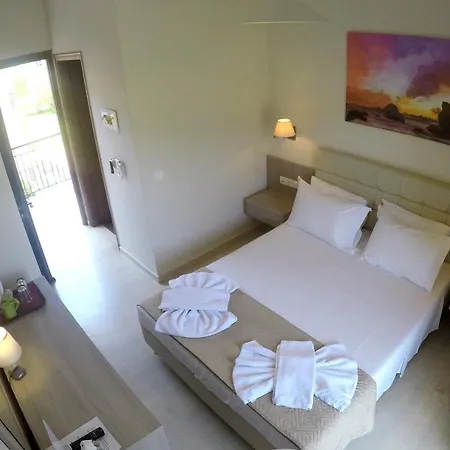 Sunwaves Beach Hotel 2*